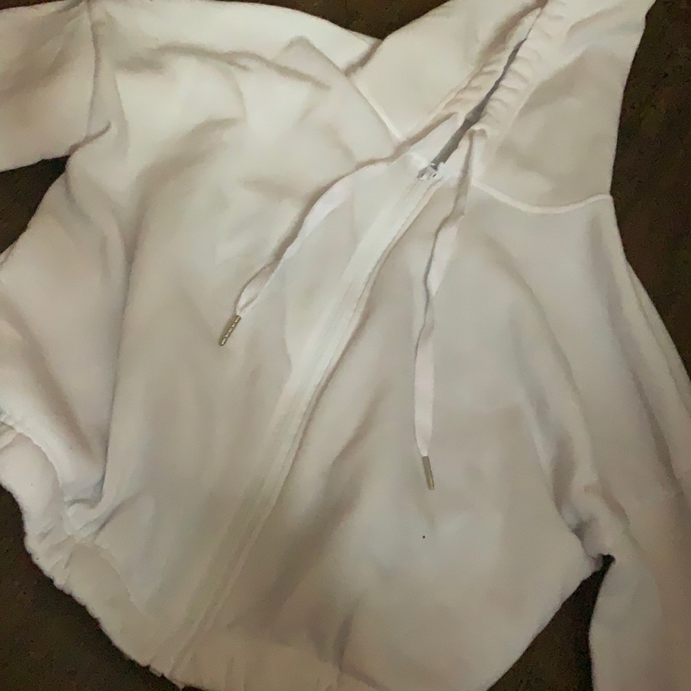 Hi This is a cropped hoodie can be for women’s and some kids as well!